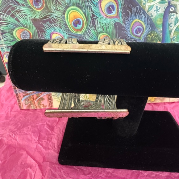 Elegant Silver Cuff Bracelet - Picture 3 of 3